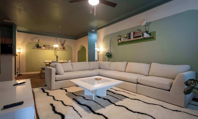 Arcadia Apartment | Spacious 2BR Retreat | King Beds | Pool & 24/7 Gym