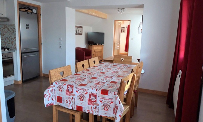 Albiez-le-Vieux Apartment | Spacious 3* Apt in Chalet, Village Center, Near Shops & 200m from Slopes - "Comfortable" Range