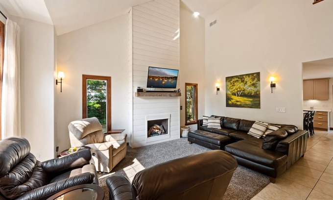 Fish Creek House | Spacious 3 Bdrm Home at the Edge of Peninsula Park