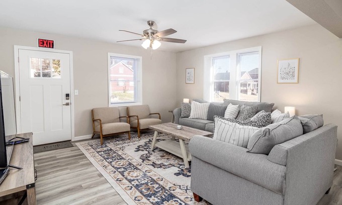 Hermann Apartment | Spacious 3 bed 3 bath unit in downtown Hermann