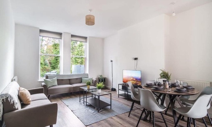 Crosby Apartment | Spacious 3 Bed Apartment in Waterloo Liverpool