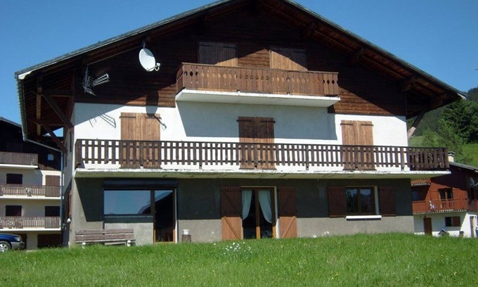 Cohennoz Apartment | Spacious 3-Bed Apt for 8, 80m from Cernix Slopes, Pet-Friendly, Terrace, Parking