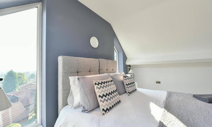 Pontefract Apartment | Spacious 3 Bedroom, 2 bathroom House