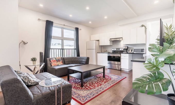 Downtown Montreal Apartment | Spacious 3 Bedroom Downtown MTL