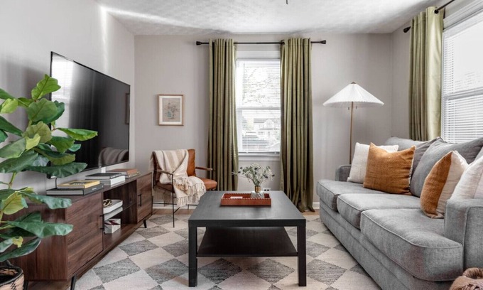 New Castle House | Spacious 3 Bedroom Home - New Castle