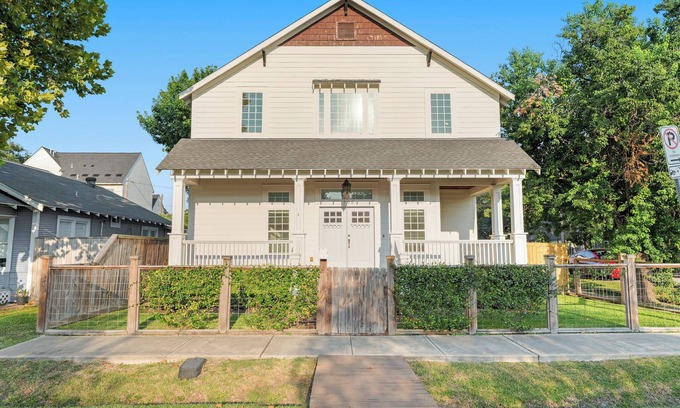 Greater Heights House | Spacious 3-bedroom house in the Heights