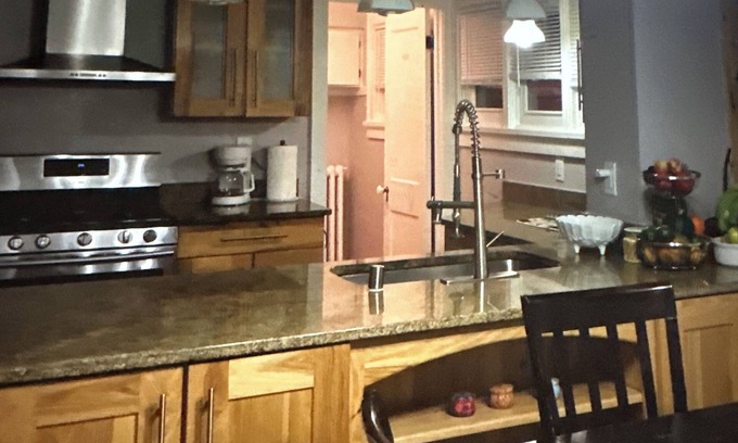 Madison House | Spacious 3-bedroom house WiFi near Camp Randall in Madison