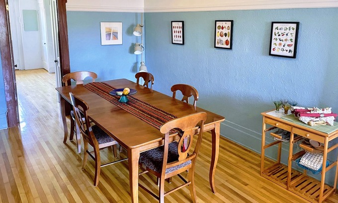 Villeray Apartment | Spacious 3 BR Art Deco apt, ideal for families!