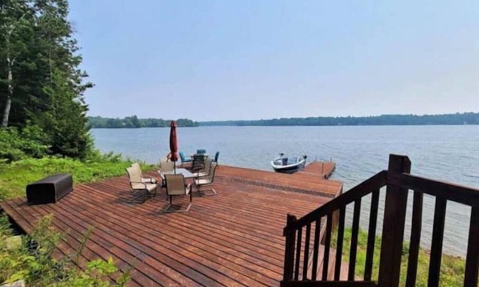 Algoma District Cottage | ❤Spacious 3 BR Lake House on Lake Lauzon w/Deck!❤