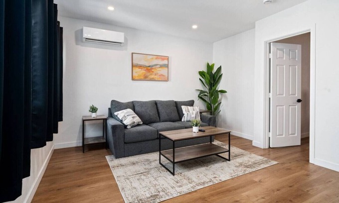 South Wrigley Apartment | Spacious 3BD/2BA in Long Beach