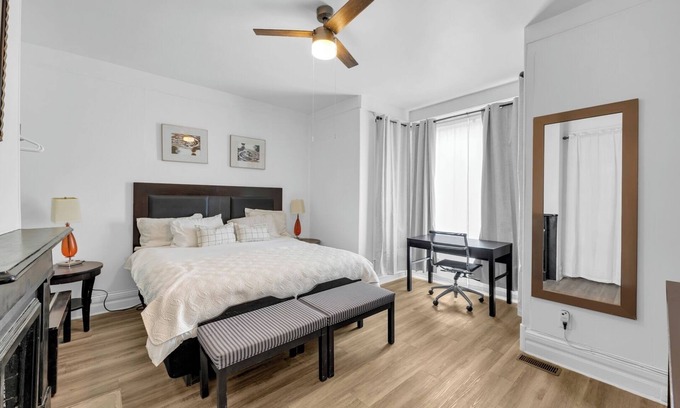 Mexicantown - Southwest Detroit Apartment | Spacious 3BR Detroit Apt | Sleeps 7 + WiFi