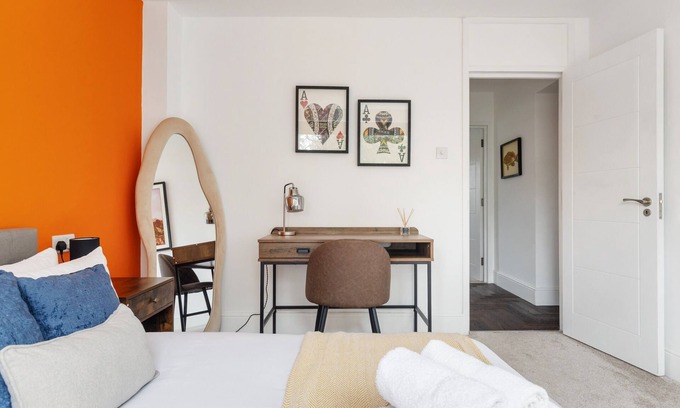 Fortune Green House | Spacious 3BR Flat | 9 Minutes to Kilburn Stn. | ST