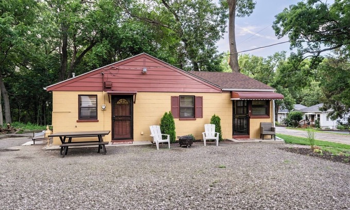 Miller Beach Cottage | Spacious 3BR Home Firepit & Grill