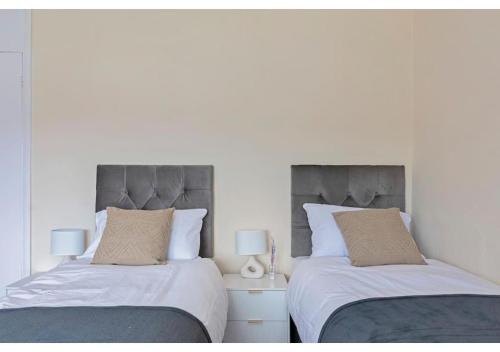Turkey Street Apartment | Spacious 3BR House in Enfield North London with Garden, Ideal for Contractors and Relocators