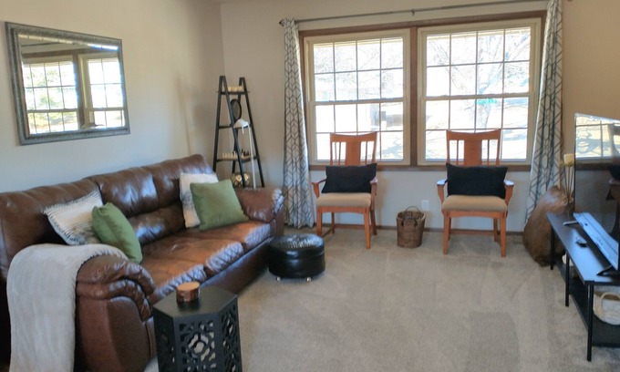 Lincoln House | Spacious 3BR Top Floor Home Minutes from Interstate, Downtown, and UNL