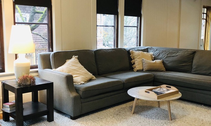 Nelson House | Spacious 3BR with Mountain Views, Porch & Close to Lakeside & Downtown