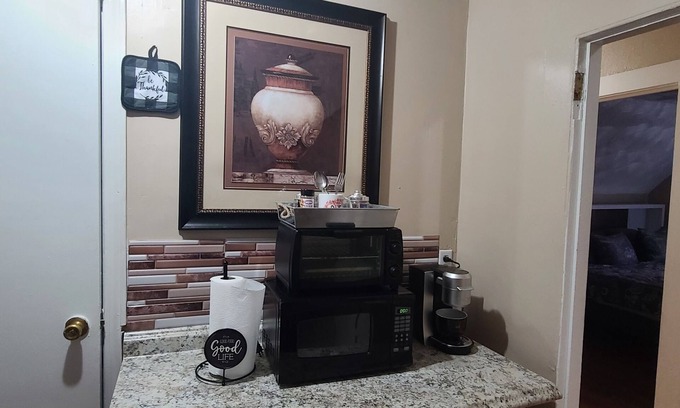 Hartford Apartment | Spacious 3rd floor 2bedroom apartment