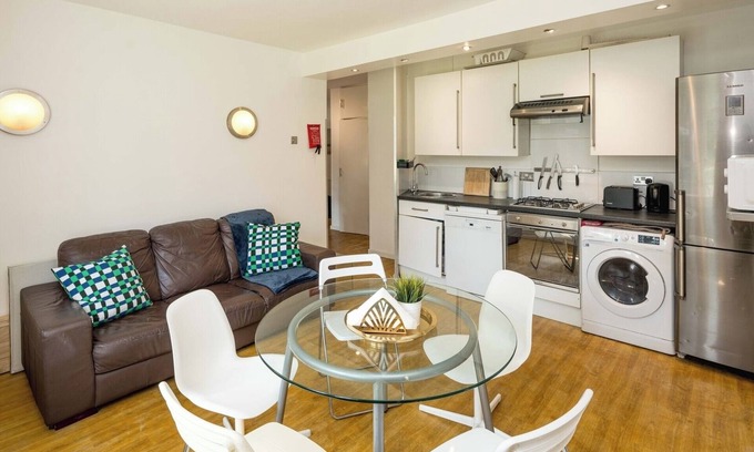 Stockwell Apartment | Spacious 4-Bed Home near Stockwell Tube Station