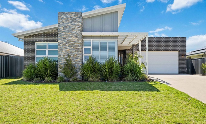 Orange House | Spacious 4-Bed Holiday Getaway
