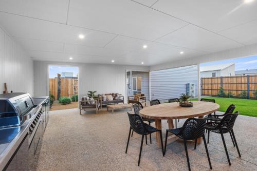 Sellicks Beach House | Spacious 4-Bed Home by Sellicks Beach