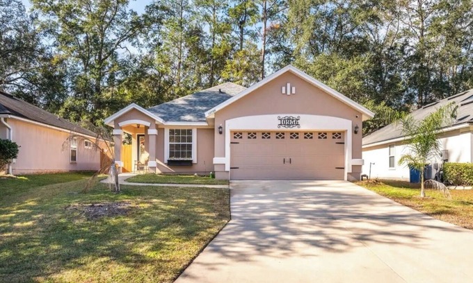 Northside House | Spacious 4-Bed Oasis with Patio & Games in Quiet Area