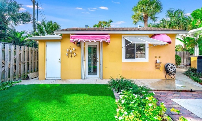 College Park House | Spacious 4-bedroom pool house in enjoyable Lake Worth Beach