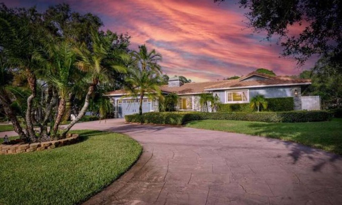 Tarpon Springs House | Spacious 4-bedroom house in marvelous Tarpon Springs with Pool, WiFi ,AC