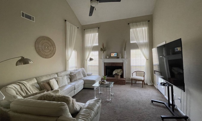 Warner Robins House | Spacious 4 Bedroom home that sleeps up to 8 guest