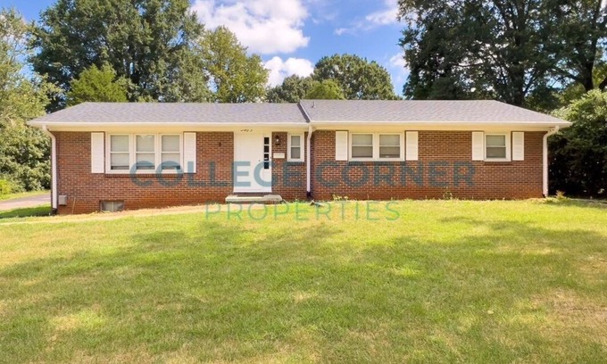 Winston - Salem House | Spacious 4-bedroom house in delightful Winston-Salem with AC