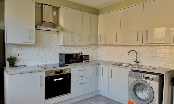 King's Cross Apartment | Spacious 4-bedroom Apartment 3 Mins Walk from King's Cross St. Pancras London