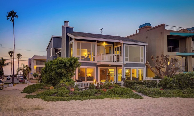 Harbor House | Spacious 4-bedroom BEACH house ON THE SAND on gorgeous Long Beach Peninsula
