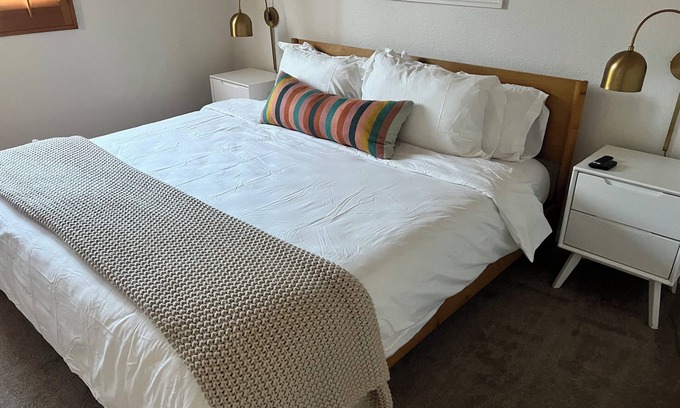 Indio House | Spacious 4-bedroom estate in charming Indio with AC, fitness room