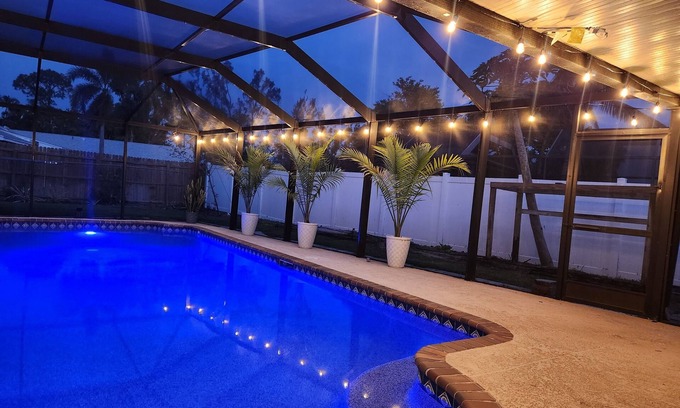 Villas House | Spacious 4 bedroom Fort Myers house , Pool, great for Families, Sports or Golf!