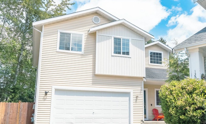 Paine Field-Lake Stickney House | Spacious 4 Bedroom Family Home on private road near I-5 & 405, Paine Field