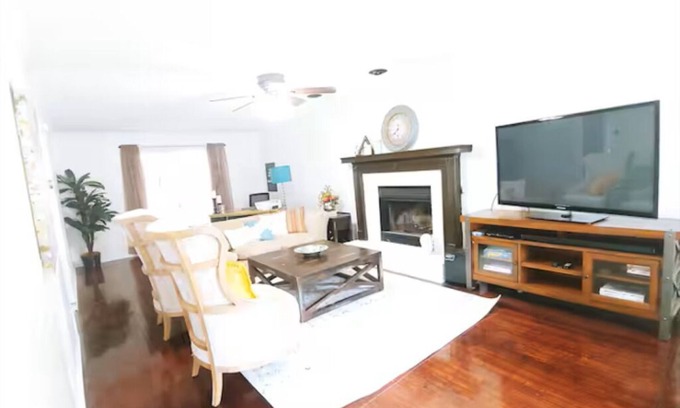 Clarkdale House | Spacious 4 bedroom Gate away - Cozy, Clean & Close to Everything