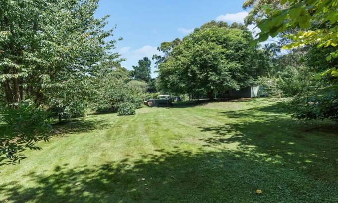 Bundanoon House | Spacious 4-bedroom house with WiFi, AC and huge swim spa in charming Bundanoon