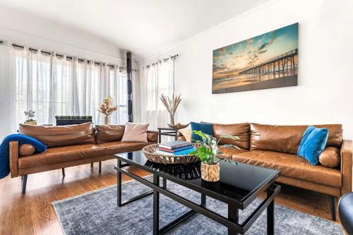 Fairfax District Apartment | Spacious 4 bedroom home by Melrose and 10 minutes to Hollywood Walk of Fame