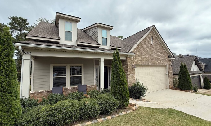 Auburn House | Spacious 4-bedroom home with Scenic Golf Views close to campus.
