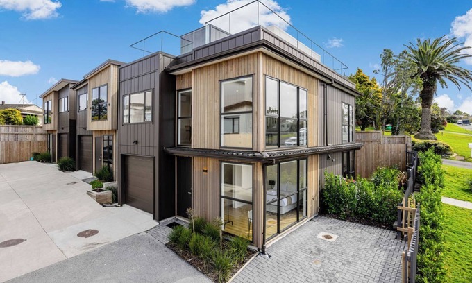 Torbay House | Spacious 4-bedroom house in wonderful Auckland with AC
