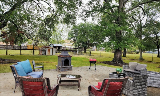 Beaumont House | Spacious 4-bedroom house in brilliant Beaumont with AC, WiFi