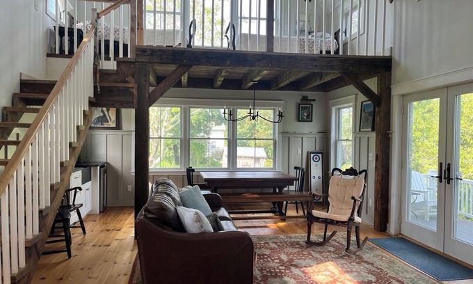 Round Pond House | Spacious 4-bedroom house in lovely Bristol with WiFi, walk to harbor