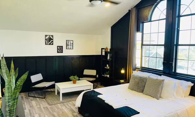 El Paso House | Spacious 4-bedroom house with AC and WiFi in pleasant El Paso