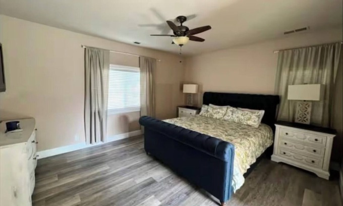 Chico House | Spacious 4-Bedroom House With AC In Chico