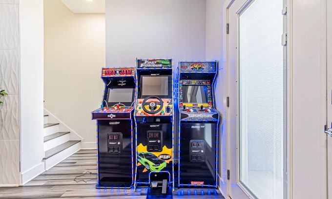 West Dallas House | Spacious 4-bedroom house Game Room & Spa in fantastic Dallas 11