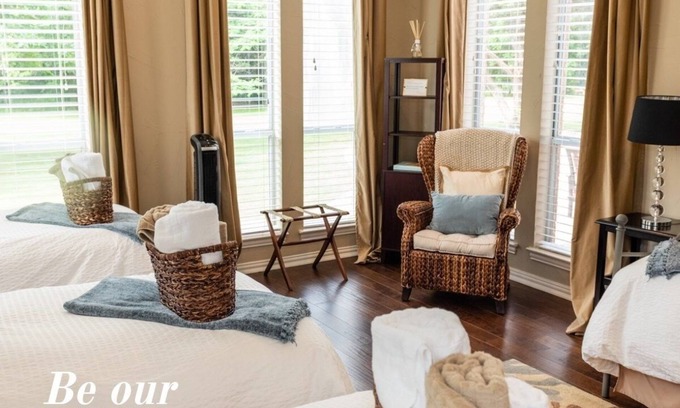 Lake Dallas House | Spacious 4-bedroom house in charming Lake Dallas on 3 Acres with AC & WIFI.