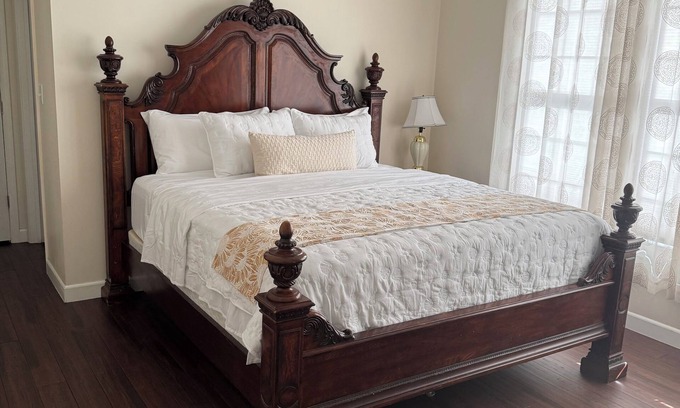Cobham House | Spacious 4-bedroom house in peaceful Louisa with AC, fitness room