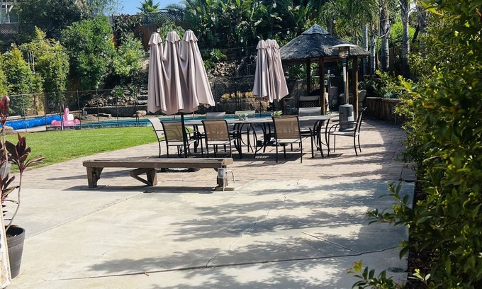 Tierrasanta House | Spacious 4-bedroom suburban retreat in San Diego! Backyard, BBQ, Pool & Jacuzzi