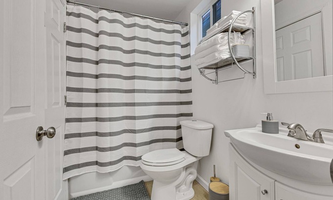 Fountain Square House | Spacious 4-bedroom house with WiFi, AC in brilliant Indianapolis