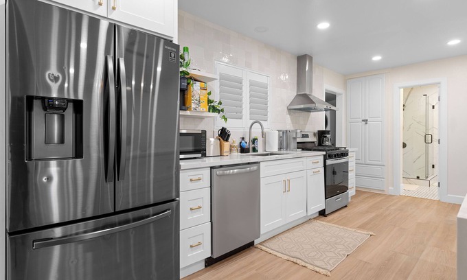 Midway City House | Spacious 4-bedroom house near Disneyland and SoCal Gems