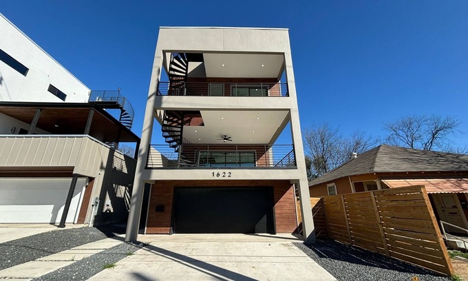 Government Hill House | Spacious 4-bedroom house with WiFi, AC in charming San Antonio
